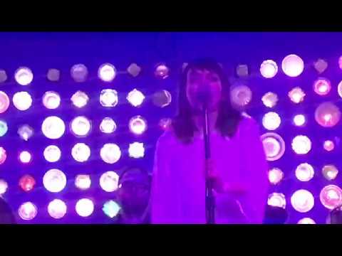 Lauren Mayberry of Chvrches Cover of Wrecking Ball by Miley Cyrus - Rare video - 4K HD FULL SONG NYC