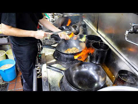 焼めし爆弾！信じられない高速鍋さばきが炸裂する最強町中華 | Egg Fried Rice - Wok Skills in Japan