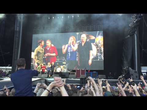 Dave Grohl - &quot;I think I just broke my leg&quot; Sweden 2015