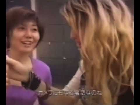 Old video of Shakira witnessing camera phone for the first time in Japan..#shakira #japan #awesome