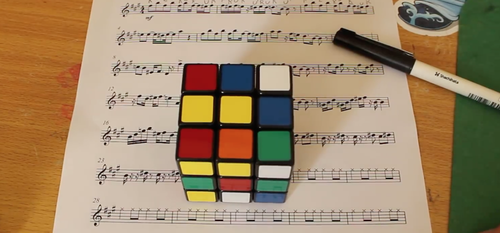 Cantina Theme Played By Rubik's Cube Whilst Being Solved