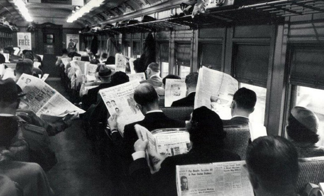 Before Smartphone there were only Newspaper-Reading Zombies out there.