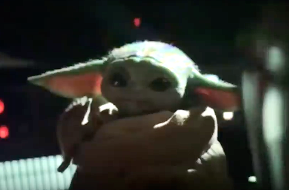 Baby Yoda plays Toto's Africa