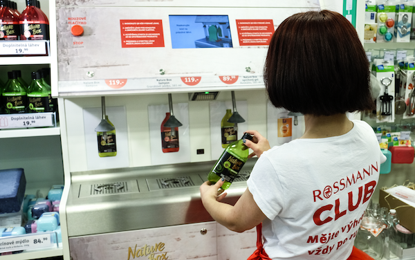 Zapf-Stationen für Shampoo, Duschgel, Waschmittel und Co. bei Rossmann