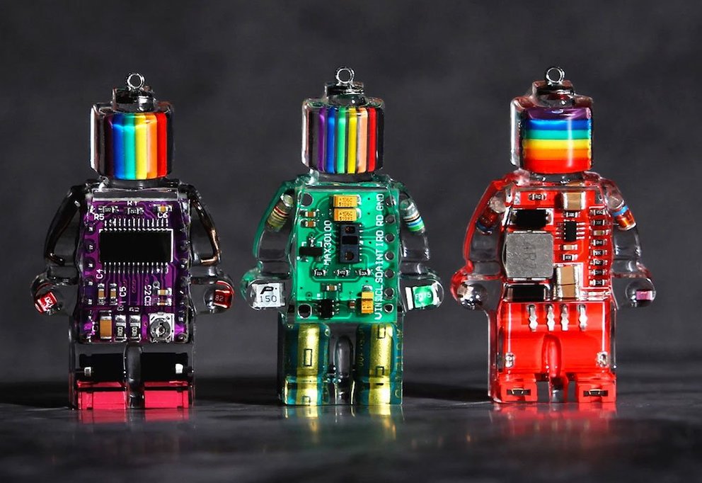 Daft Punk-like LEGO Figures filled with Electronic Waste
