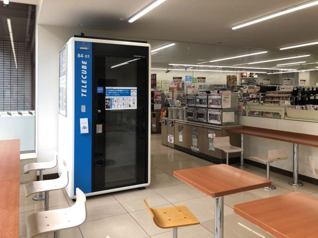 Kleine mietbare Bürozelle in Mini-Supermarkt