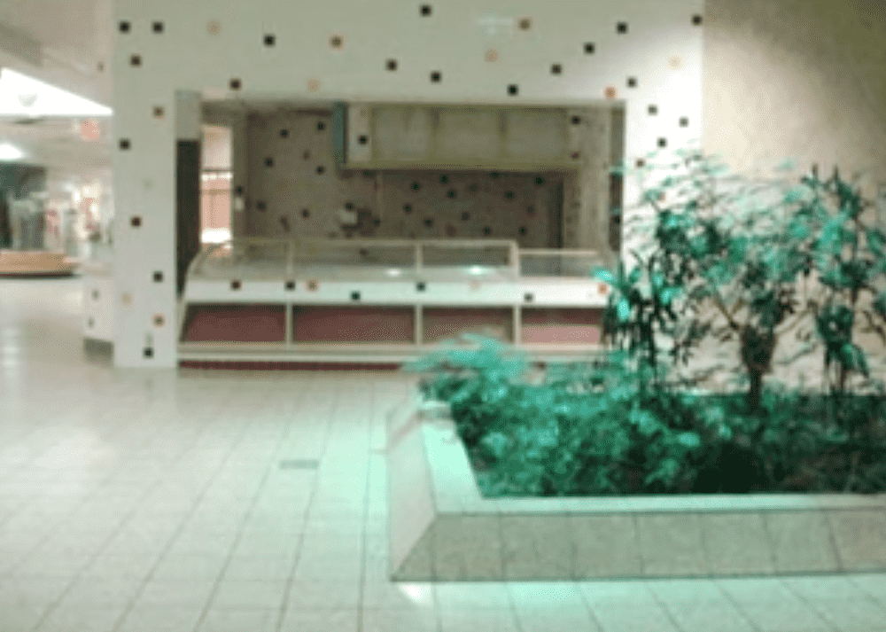A Dead Mall captured in 2009