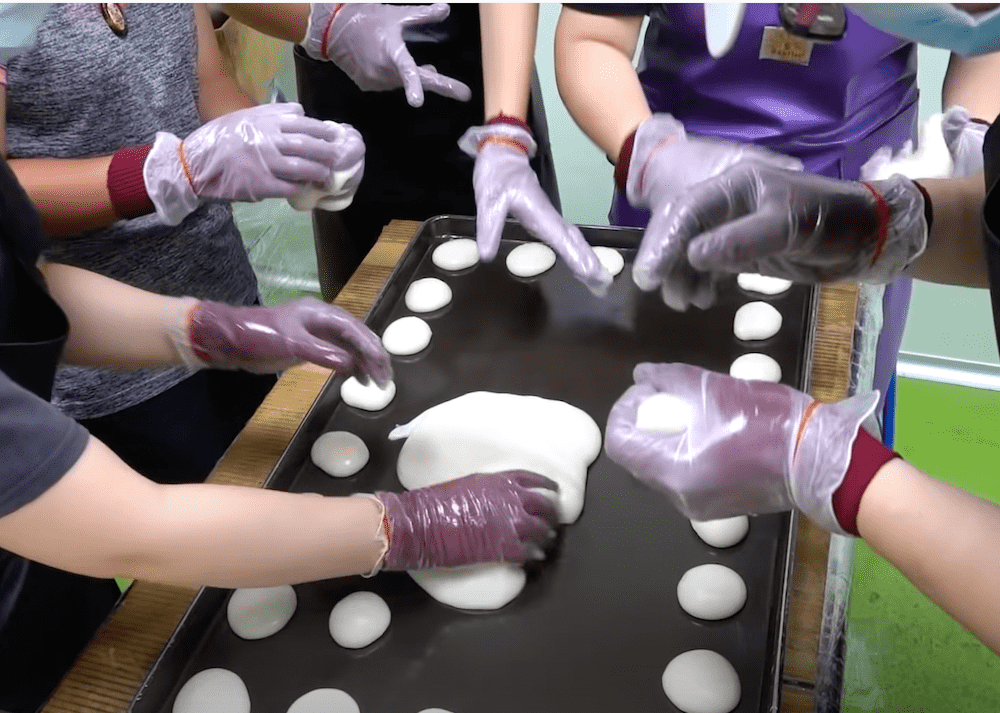 How they make Mochi