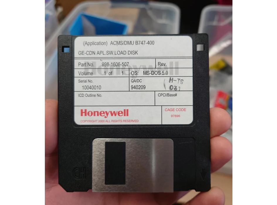Software updates for Boeing 747-400 are carried out via floppy disk.