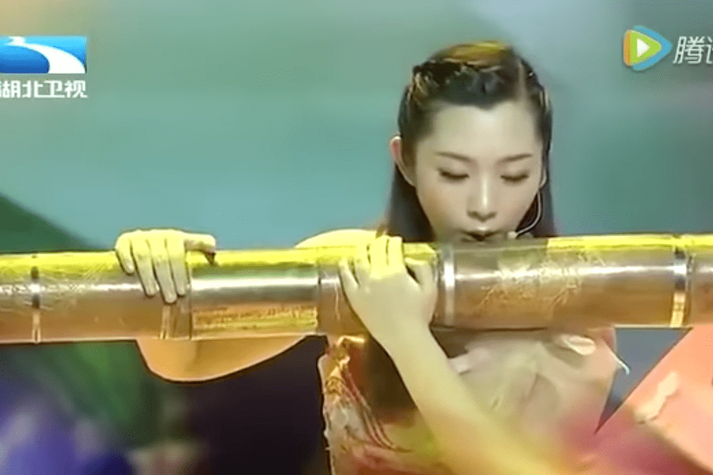 Playing the worlds largest Flute